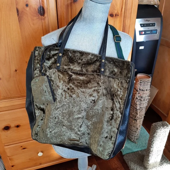 Madden Girl velvet overnight bag/ tote - Picture 2 of 4